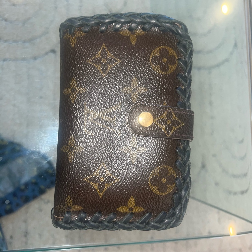 Lv Kisslock Wallet With Customization - image 1